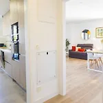 Apartman Cubo's Urban Sky West View 5 *
