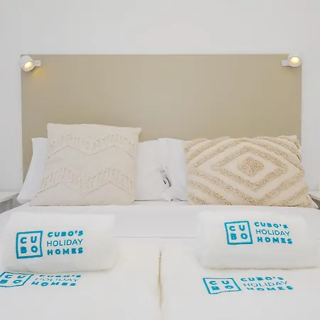 Apartment Cubo's Urban Sky West View 5 *