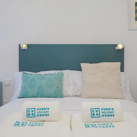 Apartment Cubo's Urban Sky West View 5